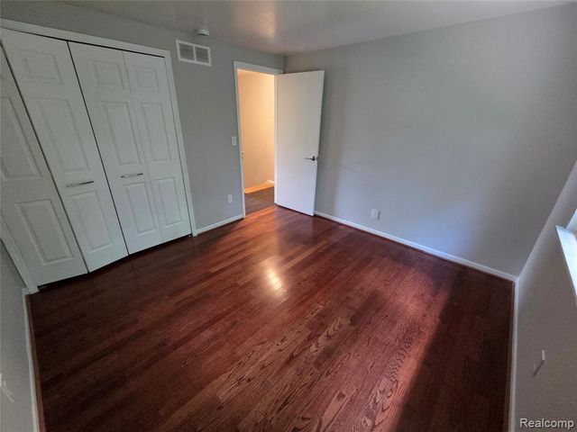 6076 Glen Eagles Drive, West Bloomfield, MI 48323