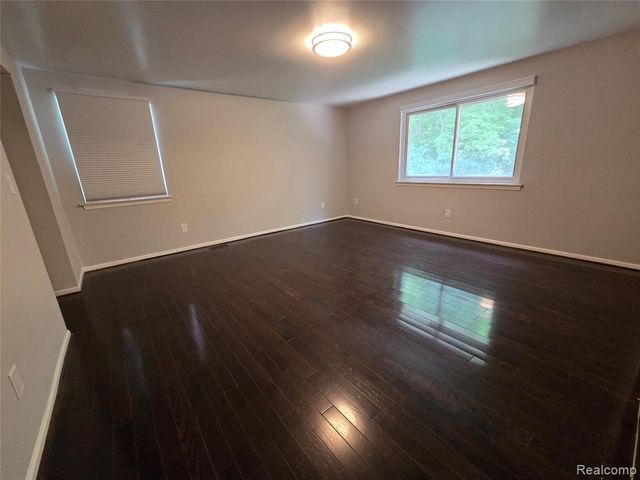 6076 Glen Eagles Drive, West Bloomfield, MI 48323
