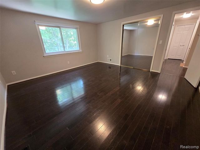 6076 Glen Eagles Drive, West Bloomfield, MI 48323