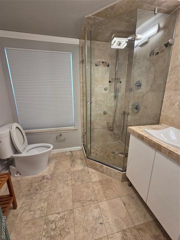 6076 Glen Eagles Drive, West Bloomfield, MI 48323