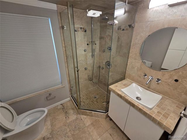 6076 Glen Eagles Drive, West Bloomfield, MI 48323