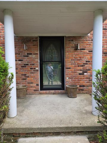 6076 Glen Eagles Drive, West Bloomfield, MI 48323
