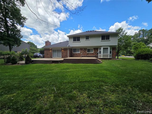 6076 Glen Eagles Drive, West Bloomfield, MI 48323