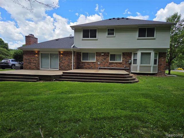 6076 Glen Eagles Drive, West Bloomfield, MI 48323