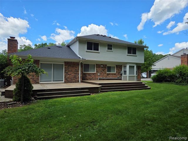 6076 Glen Eagles Drive, West Bloomfield, MI 48323