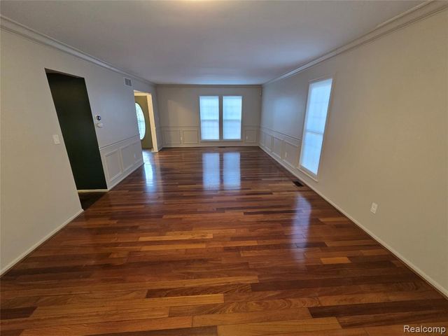 6076 Glen Eagles Drive, West Bloomfield, MI 48323