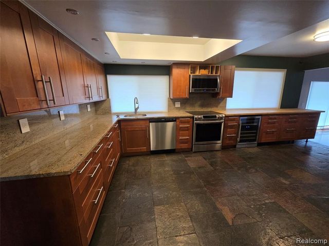 6076 Glen Eagles Drive, West Bloomfield, MI 48323