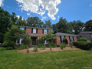 6076 Glen Eagles Drive, West Bloomfield, MI 48323
