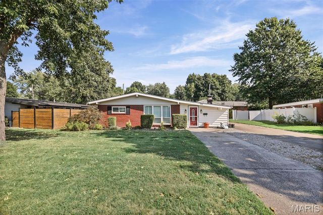 803 Amherst Drive, East Alton, IL 62024