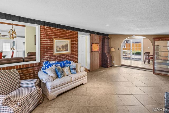 803 Amherst Drive, East Alton, IL 62024