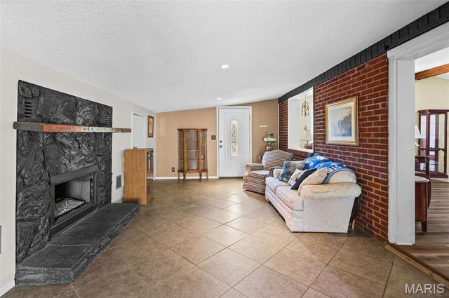 803 Amherst Drive, East Alton, IL 62024