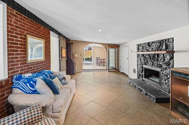 803 Amherst Drive, East Alton, IL 62024
