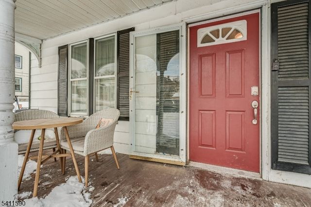 36 Pine St, Newton Town, NJ 07860