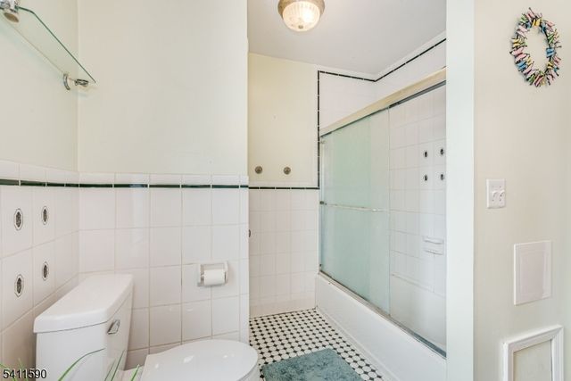 36 Pine St, Newton Town, NJ 07860