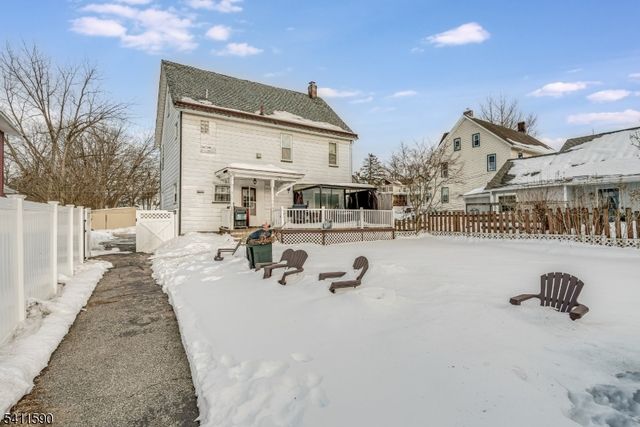 36 Pine St, Newton Town, NJ 07860