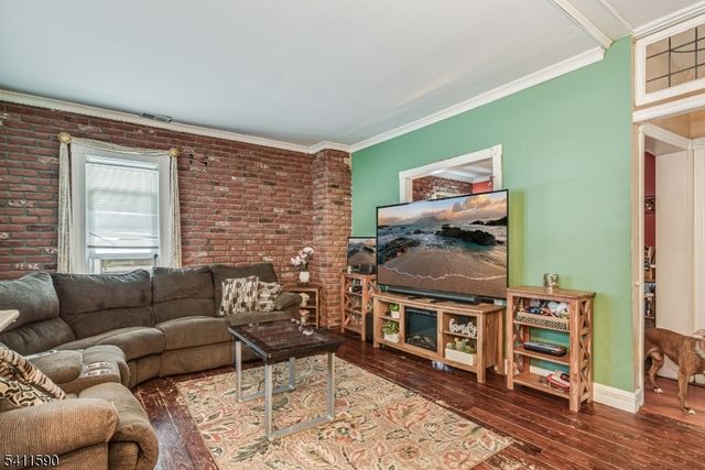 36 Pine St, Newton Town, NJ 07860