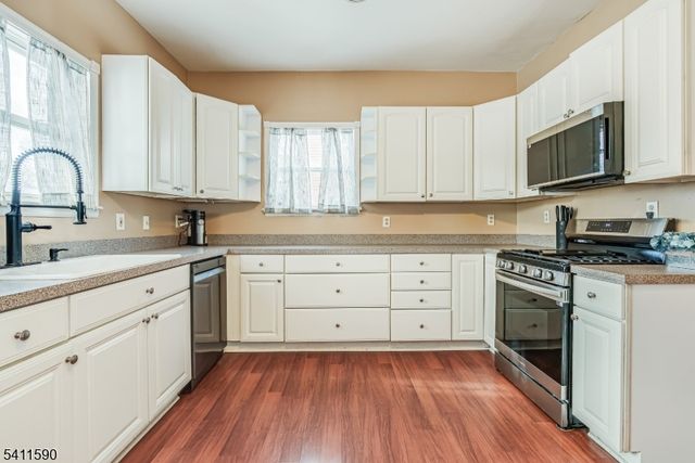 36 Pine St, Newton Town, NJ 07860