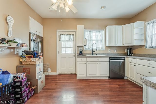 36 Pine St, Newton Town, NJ 07860