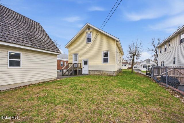 18 Pine Avenue, Colonie, NY 12205