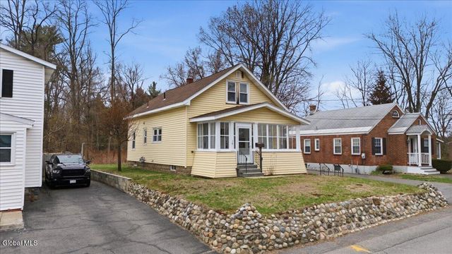 18 Pine Avenue, Colonie, NY 12205