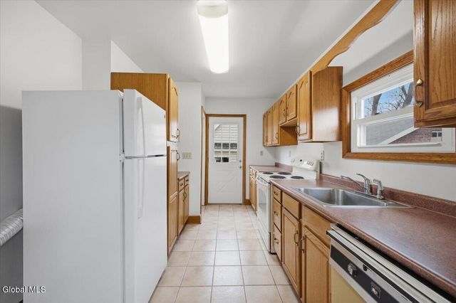 18 Pine Avenue, Colonie, NY 12205