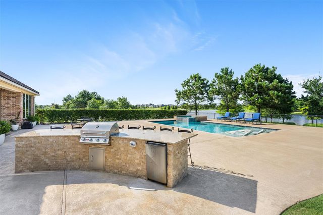 87 Lake View Loop, Fulshear, TX 77441