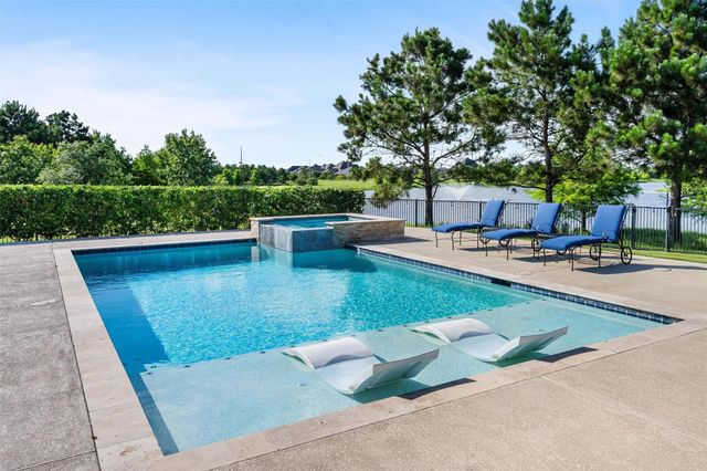 87 Lake View Loop, Fulshear, TX 77441