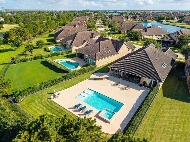 87 Lake View Loop, Fulshear, TX 77441