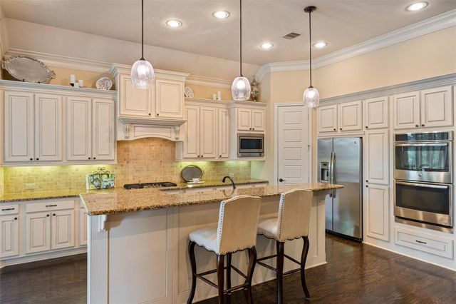 87 Lake View Loop, Fulshear, TX 77441