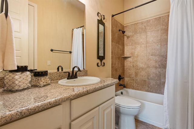 87 Lake View Loop, Fulshear, TX 77441
