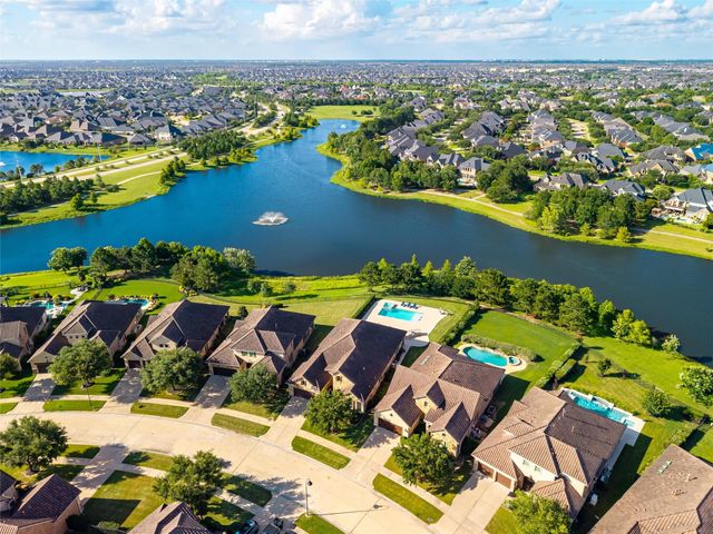 87 Lake View Loop, Fulshear, TX 77441