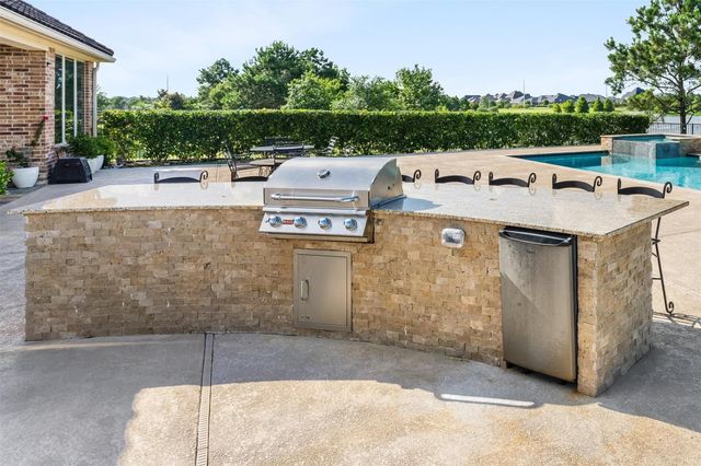 87 Lake View Loop, Fulshear, TX 77441