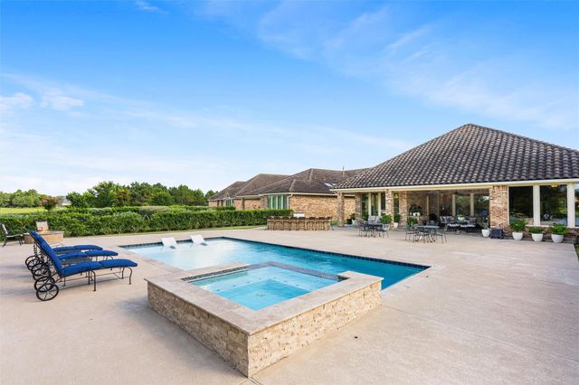 87 Lake View Loop, Fulshear, TX 77441