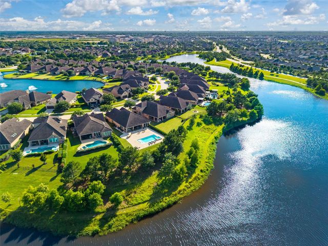87 Lake View Loop, Fulshear, TX 77441