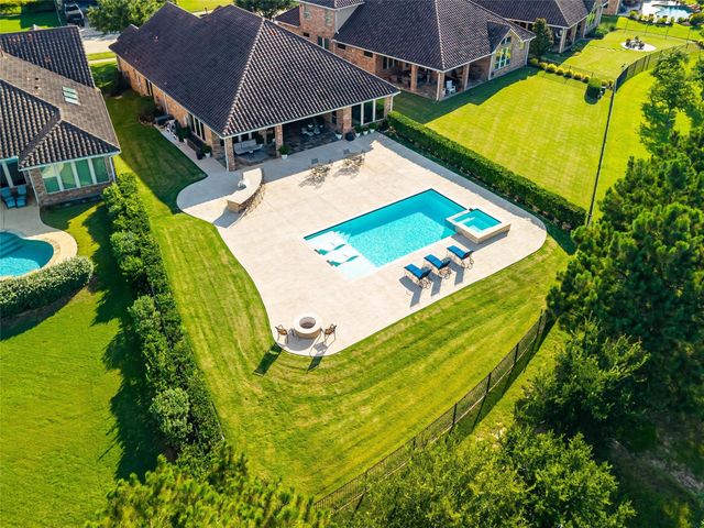 87 Lake View Loop, Fulshear, TX 77441