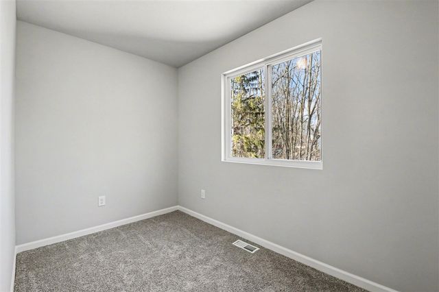 1005 Cedarwood Drive, Greenville, MI 48838