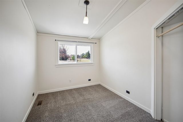 5685 NW 57th Avenue, Johnston, IA 50131