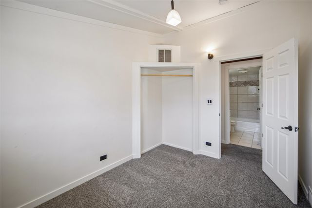 5685 NW 57th Avenue, Johnston, IA 50131