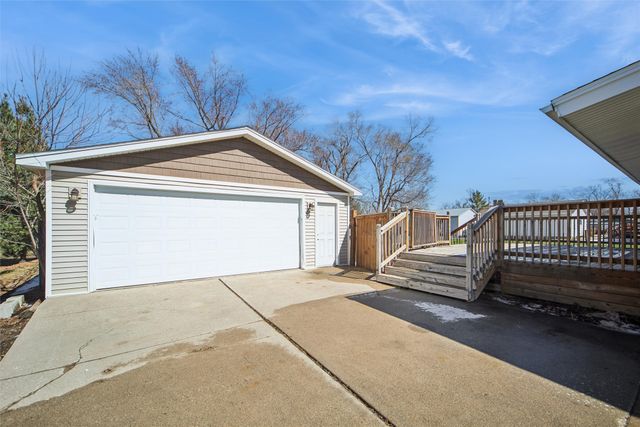 5685 NW 57th Avenue, Johnston, IA 50131