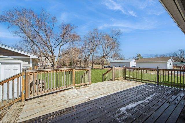 5685 NW 57th Avenue, Johnston, IA 50131