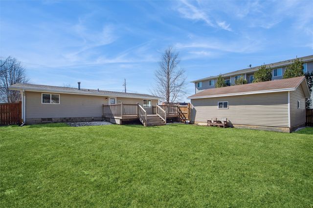 5685 NW 57th Avenue, Johnston, IA 50131