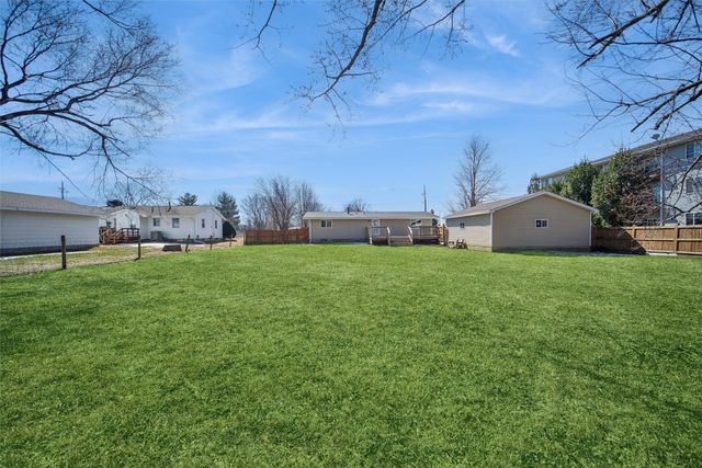 5685 NW 57th Avenue, Johnston, IA 50131