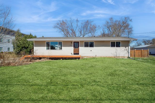 5685 NW 57th Avenue, Johnston, IA 50131