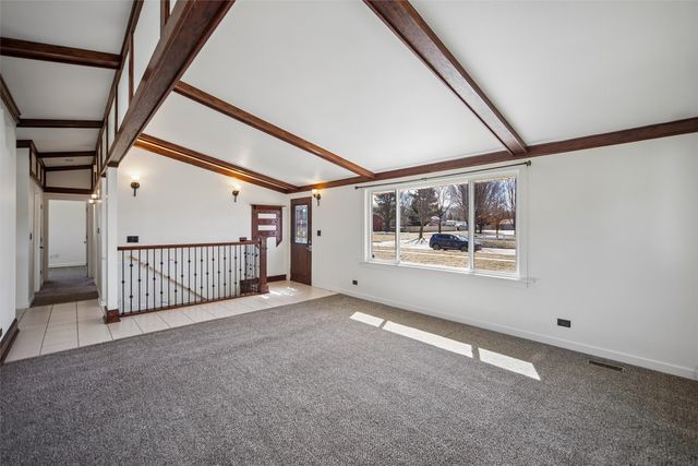 5685 NW 57th Avenue, Johnston, IA 50131