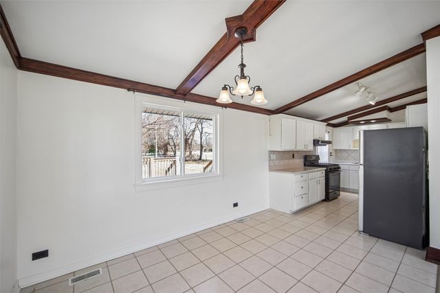 5685 NW 57th Avenue, Johnston, IA 50131