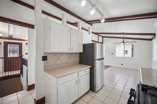 5685 NW 57th Avenue, Johnston, IA 50131