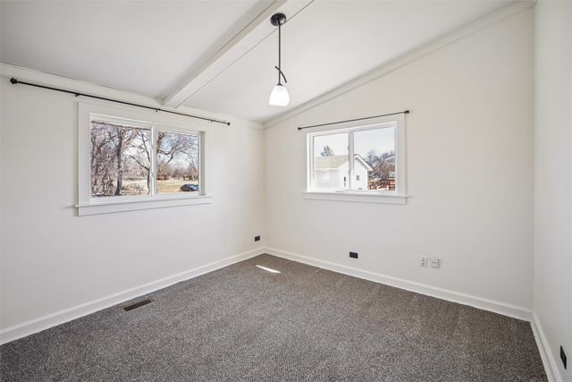 5685 NW 57th Avenue, Johnston, IA 50131