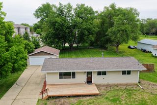 5685 NW 57th Avenue, Johnston, IA 50131