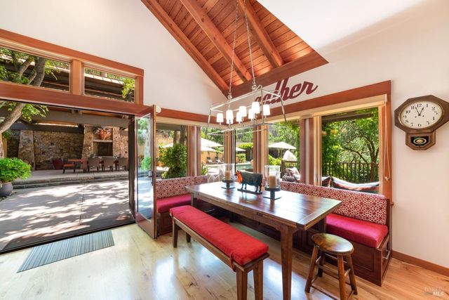 1250 Oakwood Ln, St. Helena, CA 94574