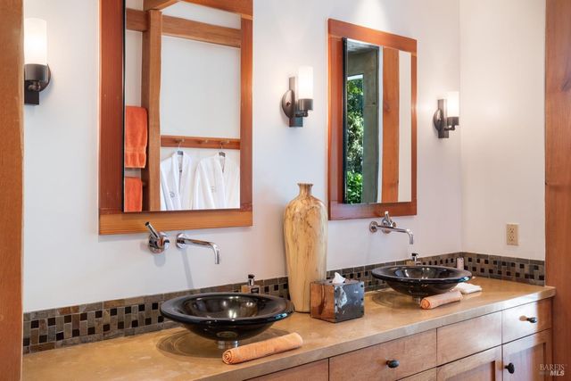 1250 Oakwood Ln, St. Helena, CA 94574